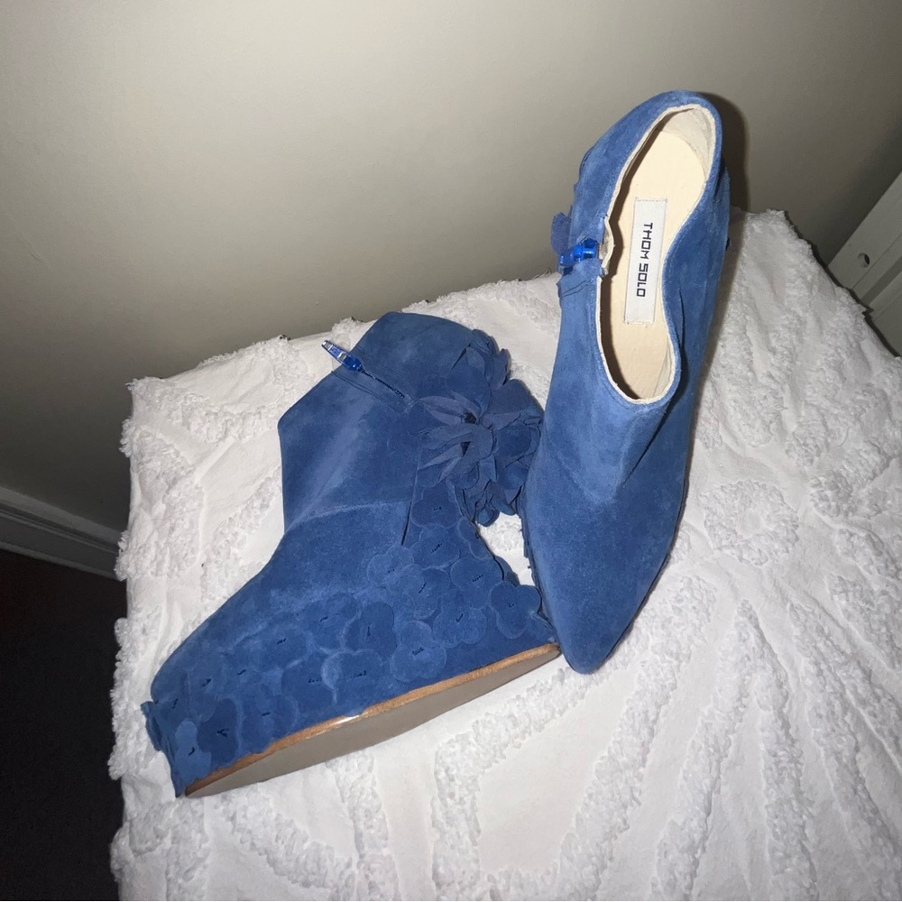 LIMITED EDITION • THOM SOLO WEDGE HEELS